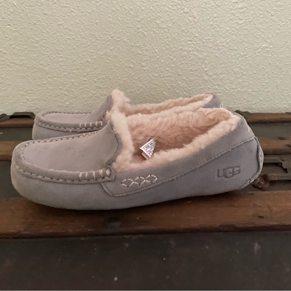 UGG 100% authentic Ansley light grey slipper size 5 EC